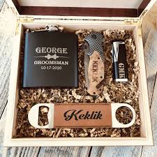 Ways to Ask Someone to Be Your Groomsman